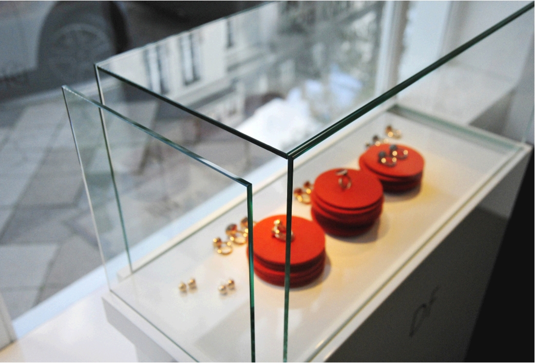 DianaFarajSchmuckVitrine